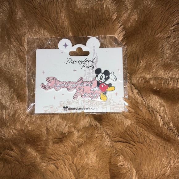 Disneyland Paris Mickey Mouse Pin - Picture 1 of 2